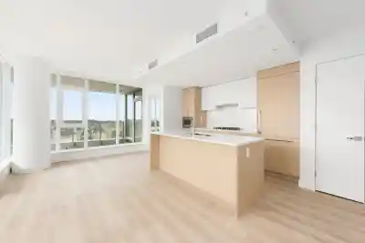 1802 9675 KING GEORGE BOULEVARD, Surrey BC V3T 0T7