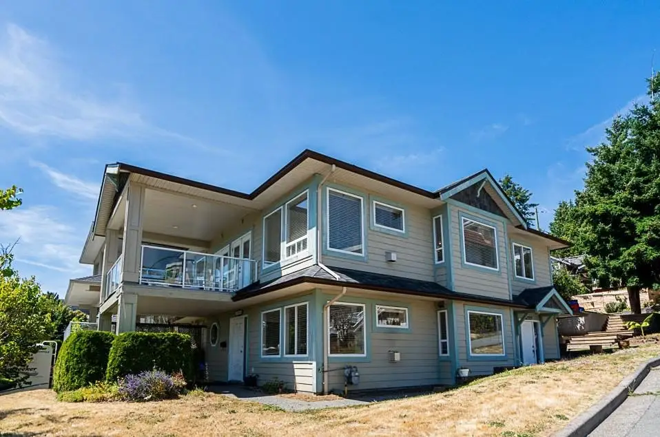 15645 PACIFIC AVENUE, White Rock BC V4B 1S1