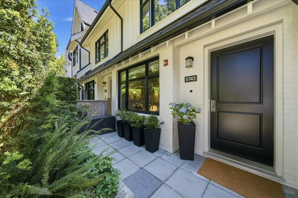 5743 ST GEORGE STREET, Vancouver BC V5W 2Y4