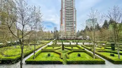 301 7368 SANDBORNE AVENUE, Burnaby BC V3N 5C5