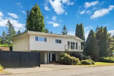 2285 TOMPKINS CRESCENT, North Vancouver BC V7H 2E2