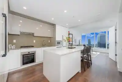 2103 4711 HAZEL STREET, Burnaby BC V5H 0J9