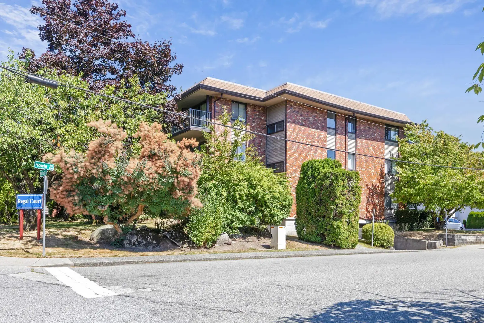 301 535 BLUE MOUNTAIN STREET, Coquitlam BC V3J 4R2