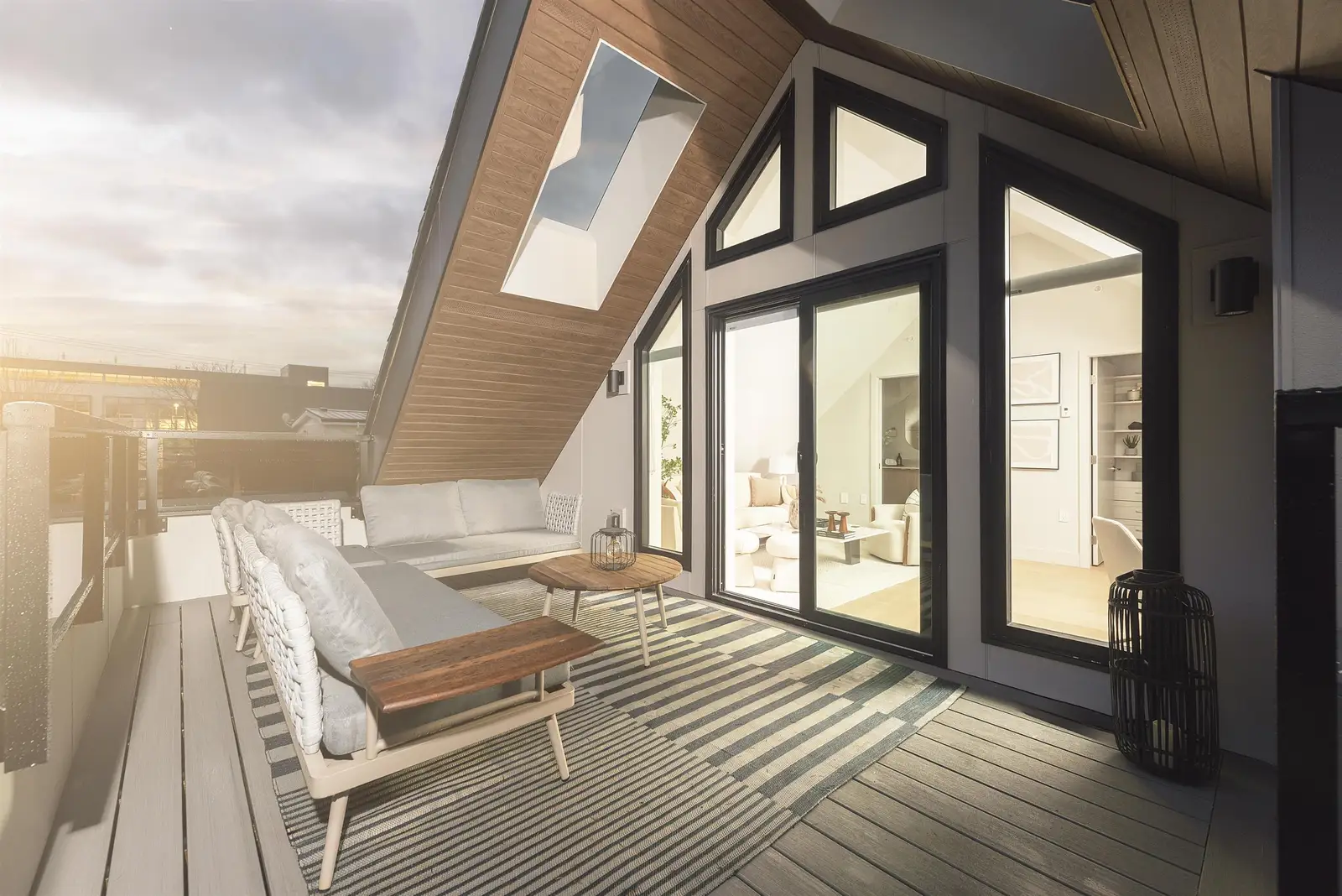 2 2637 W 12TH AVENUE, Vancouver BC V6K 2P4