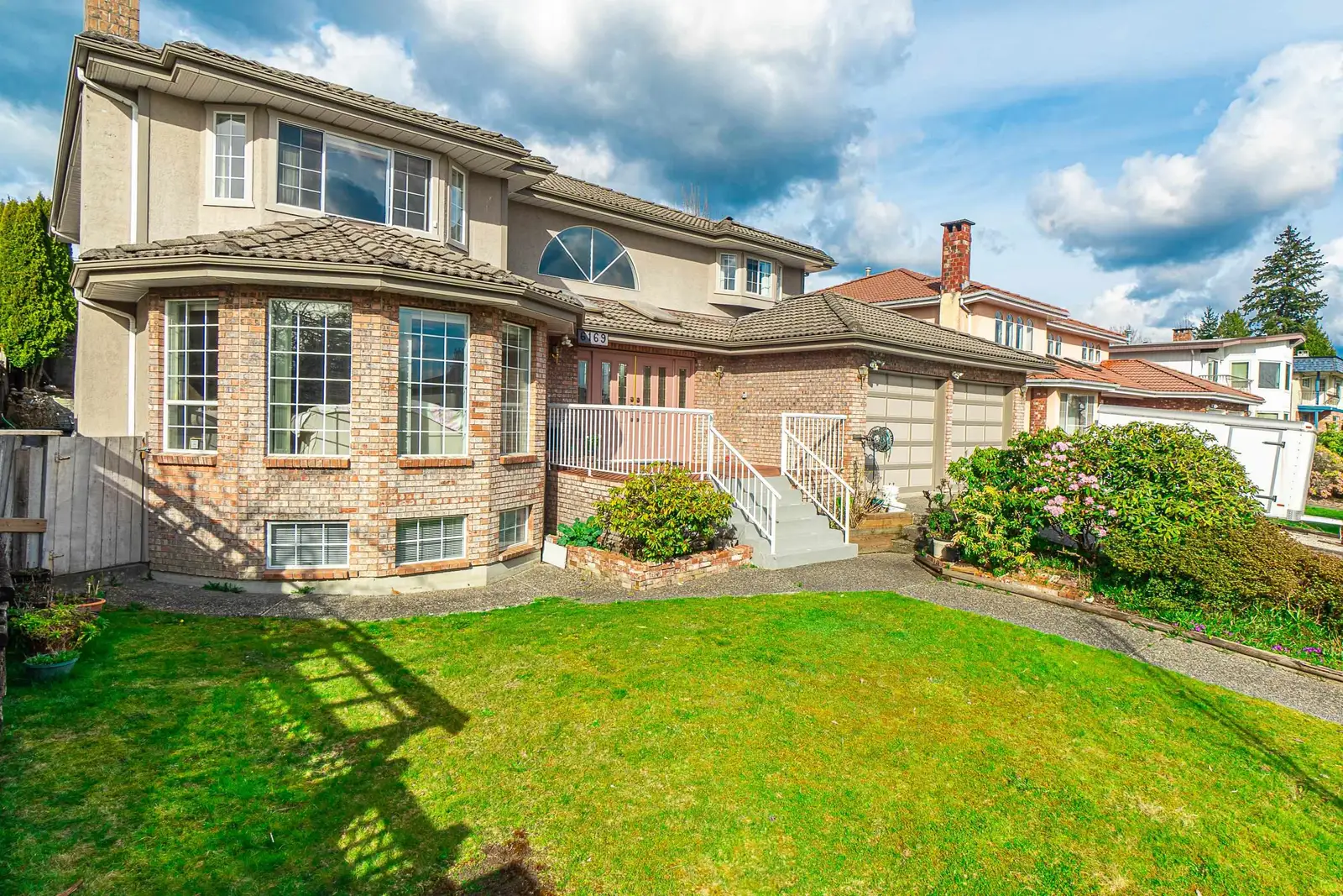 6169 LOCHDALE STREET, Burnaby BC V5B 2M6
