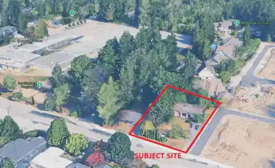 13697 16 AVENUE, Surrey BC V7M 2G3