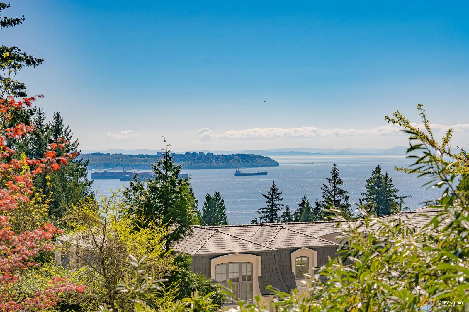 2261 GISBY STREET, West Vancouver BC V7V 4N5