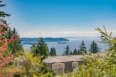 2261 GISBY STREET, West Vancouver BC V7V 4N5