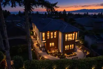 2378 MARINE DRIVE, West Vancouver BC V7V 1K8