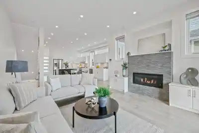409 W KEITH ROAD, North Vancouver BC V7M 1M2