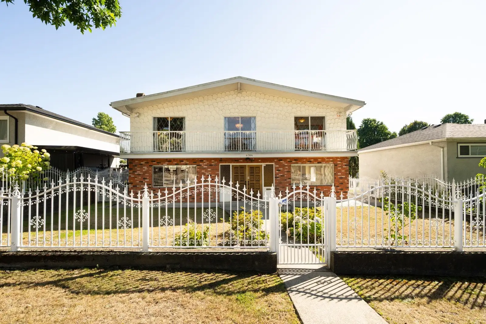 4264 PARKER STREET, Burnaby BC V5C 3C3