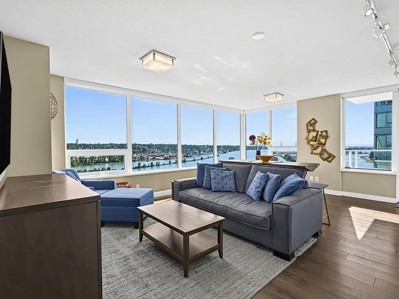 2205 908 QUAYSIDE DRIVE, New Westminster BC V3M 0L4