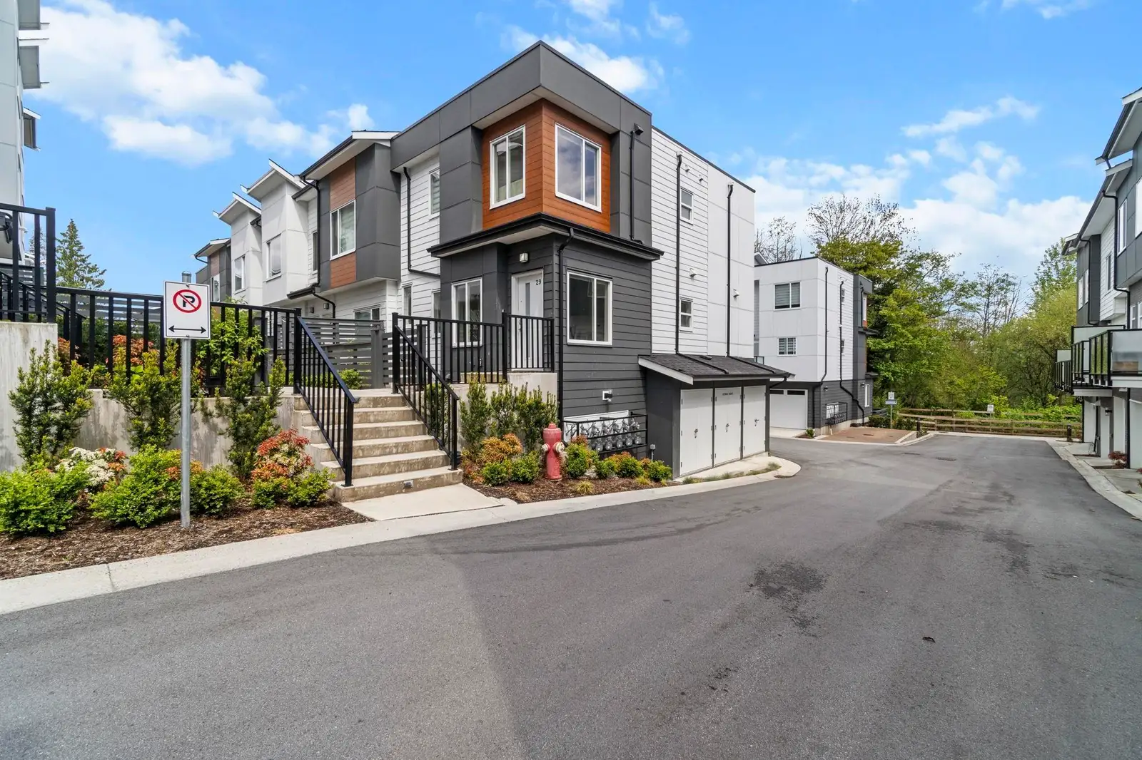 29 9652 162A STREET, Surrey BC V4N 2E4
