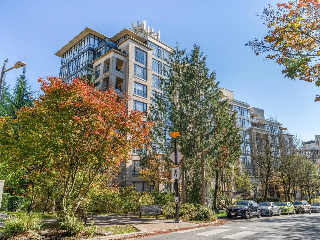 401 9300 UNIVERSITY CRESCENT, Burnaby BC V5A 4X9