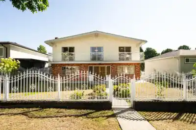 4264 PARKER STREET, Burnaby BC V5C 3C3