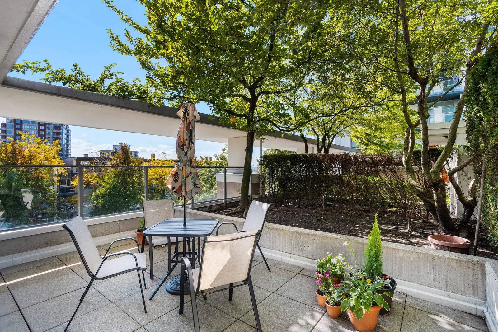 306 158 W 13TH STREET, North Vancouver BC V7M 0A7