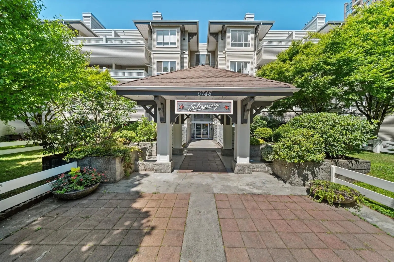 302 6745 STATION HILL COURT, Burnaby BC V3N 4Z4