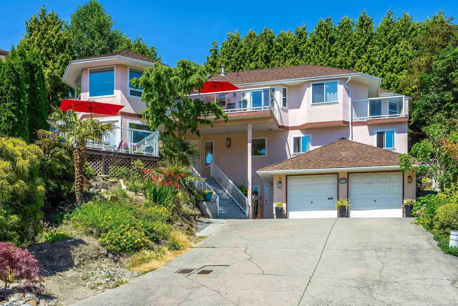 16055 8 AVENUE, Surrey BC V4A 1A1