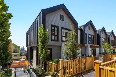 109 1292 ROSENBURG WAY, Coquitlam BC V3E 0P4