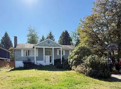 889 ROSS ROAD, North Vancouver BC V7K 1C4