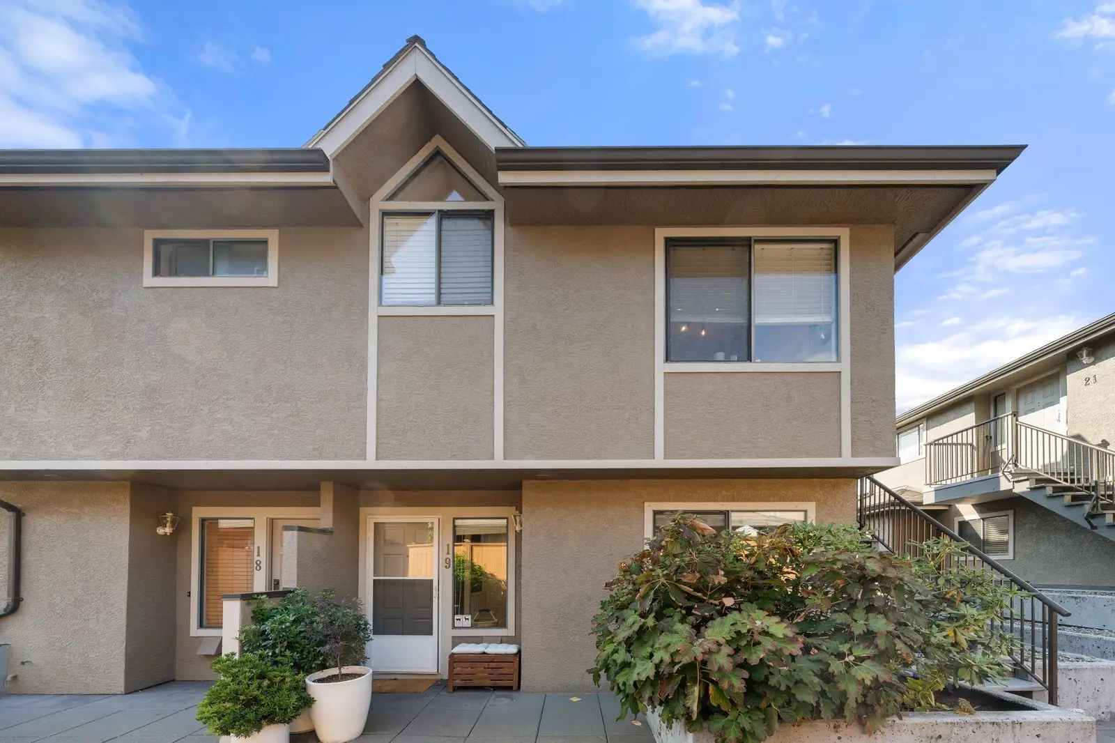 19 2133 ST GEORGE'S AVENUE, North Vancouver BC V7L 3K5