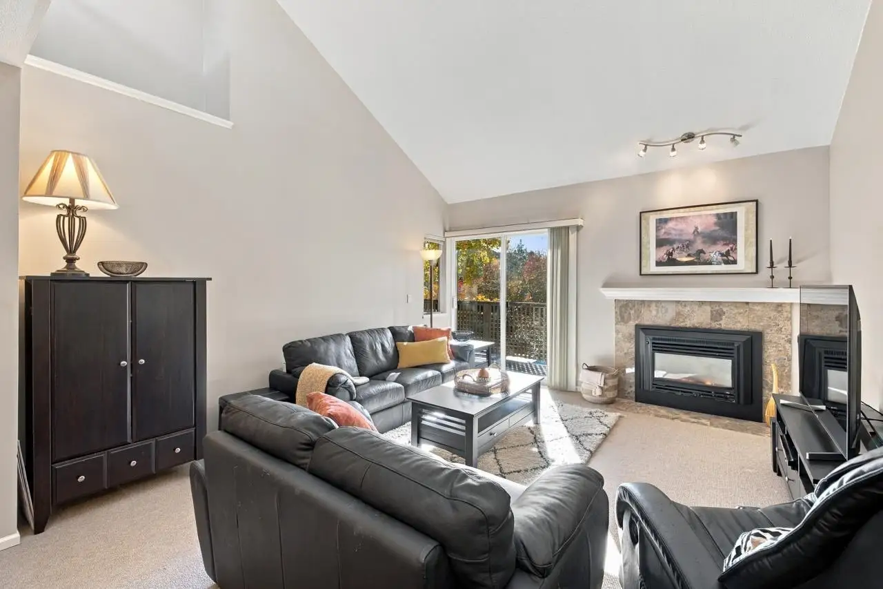 806 ROCHE POINT DRIVE, North Vancouver BC V7H 2T8