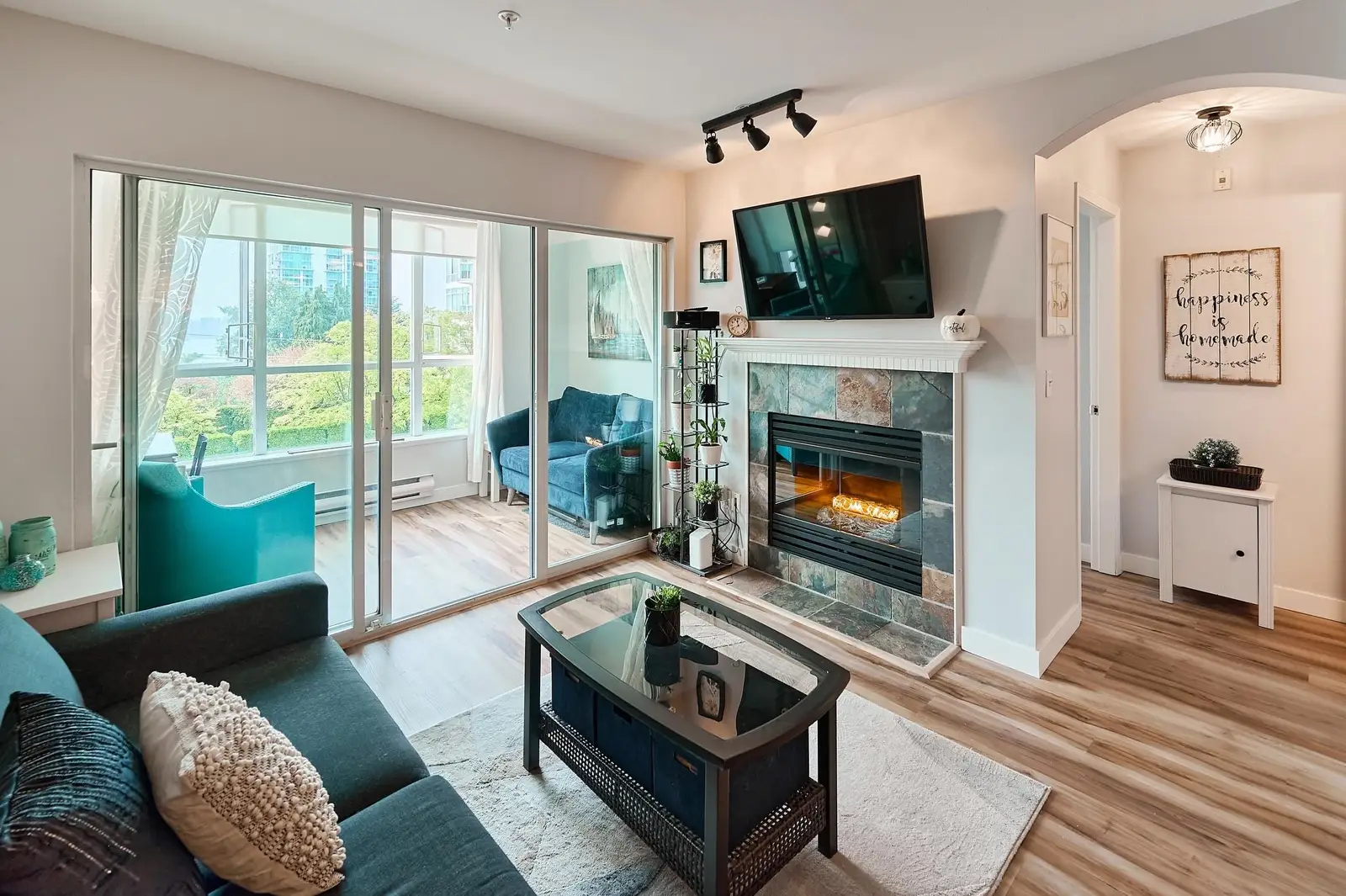 305 155 E 3RD STREET, North Vancouver BC V7L 1E5