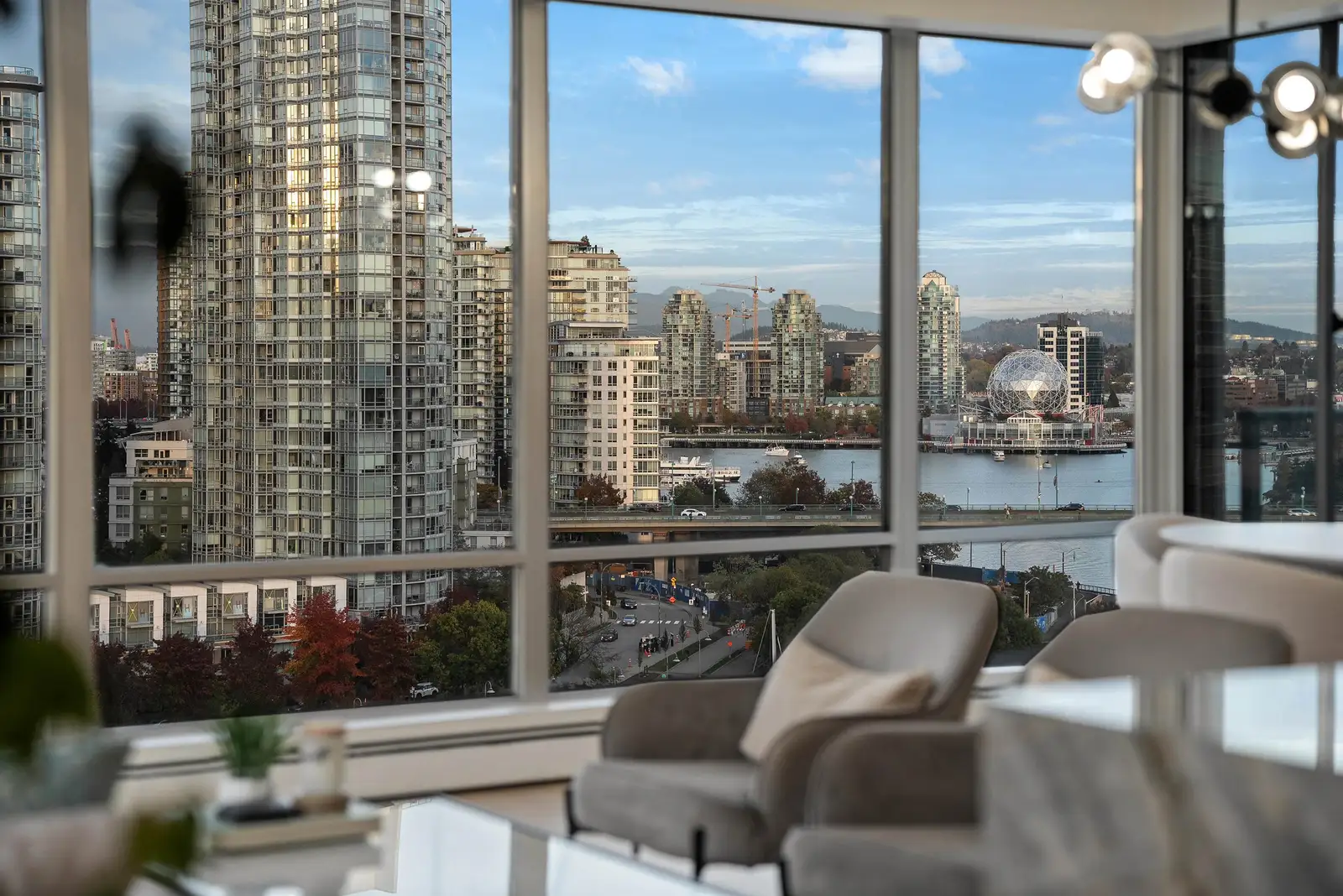 1706 1228 MARINASIDE CRESCENT, Vancouver BC V6Z 2W4