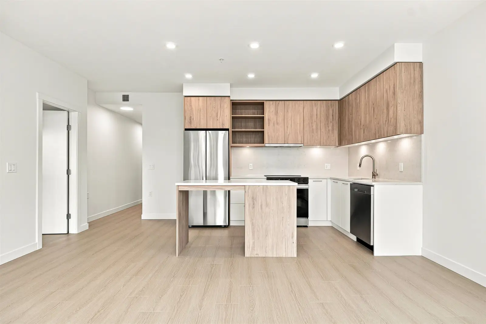 229 82 FIRST STREET, New Westminster BC V3L 0L8