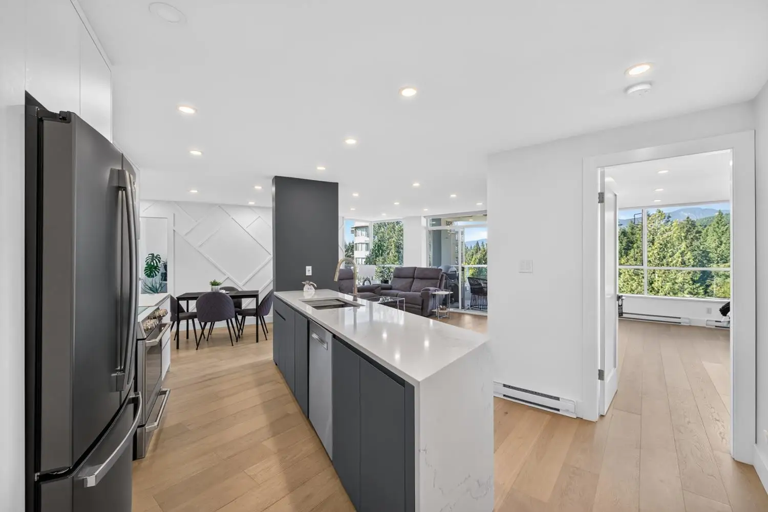903 995 ROCHE POINT DRIVE, North Vancouver BC V7H 2X4