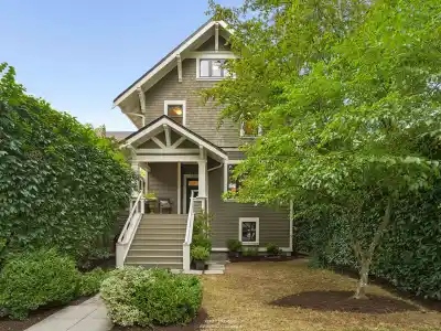 559 W 18TH AVENUE, Vancouver BC V5Z 1V7
