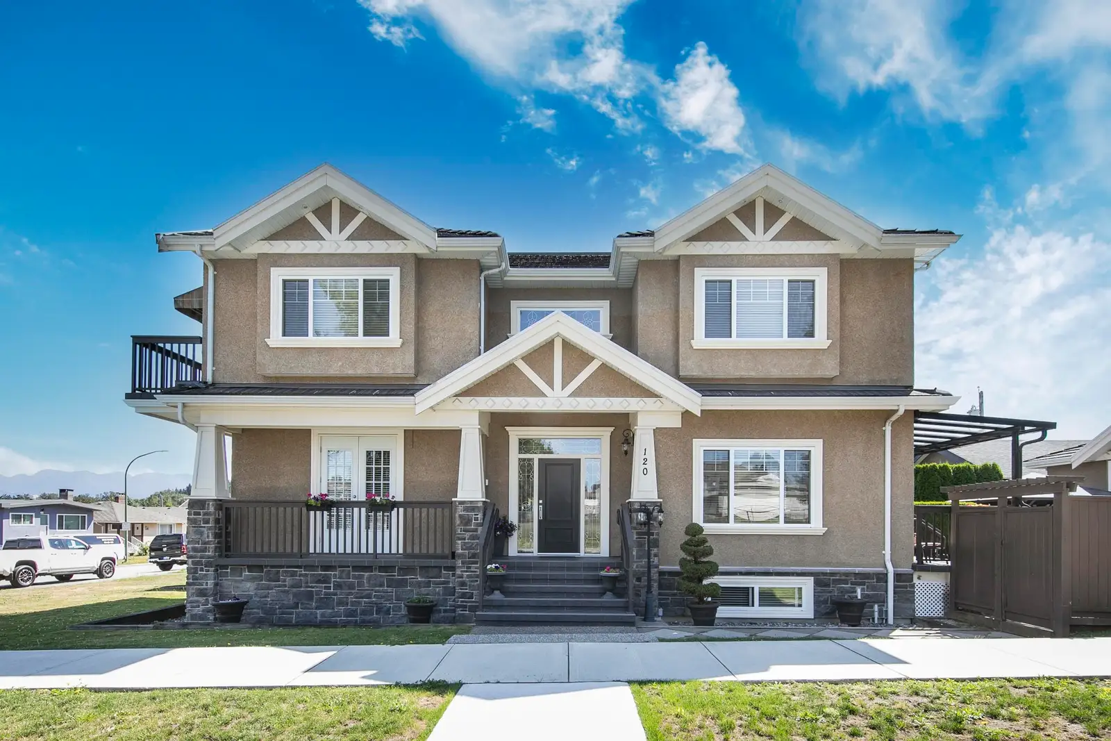 120 ROSSER AVENUE, Burnaby BC V5C 5C3
