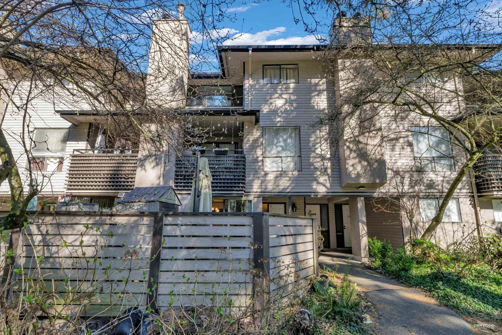 14826 Holly PARK LANE, Surrey BC V3R 6Y2
