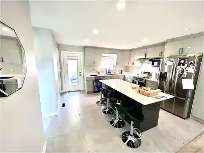 7376 123 STREET, Surrey BC V3W 5S3