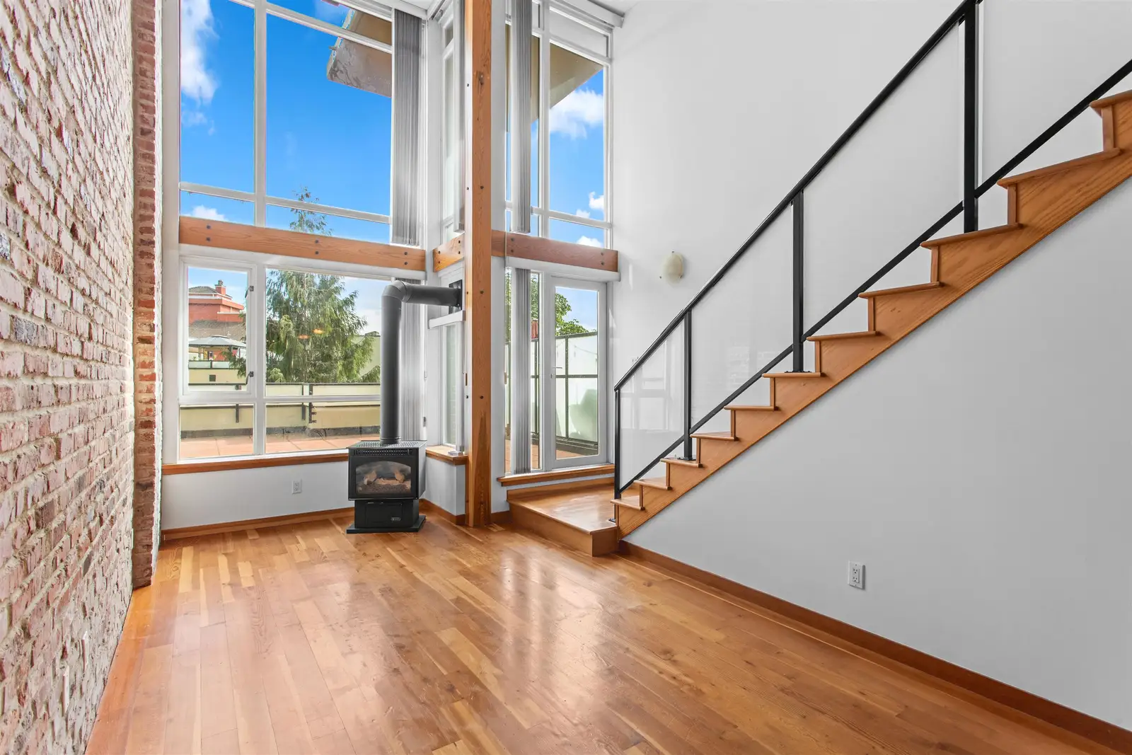 217 10 RENAISSANCE SQUARE, New Westminster BC V3M 7B1