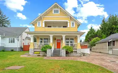 221 NINTH AVENUE, New Westminster BC V3L 2A2