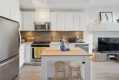 208 200 NELSON'S CRESCENT, New Westminster BC V3L 0H4