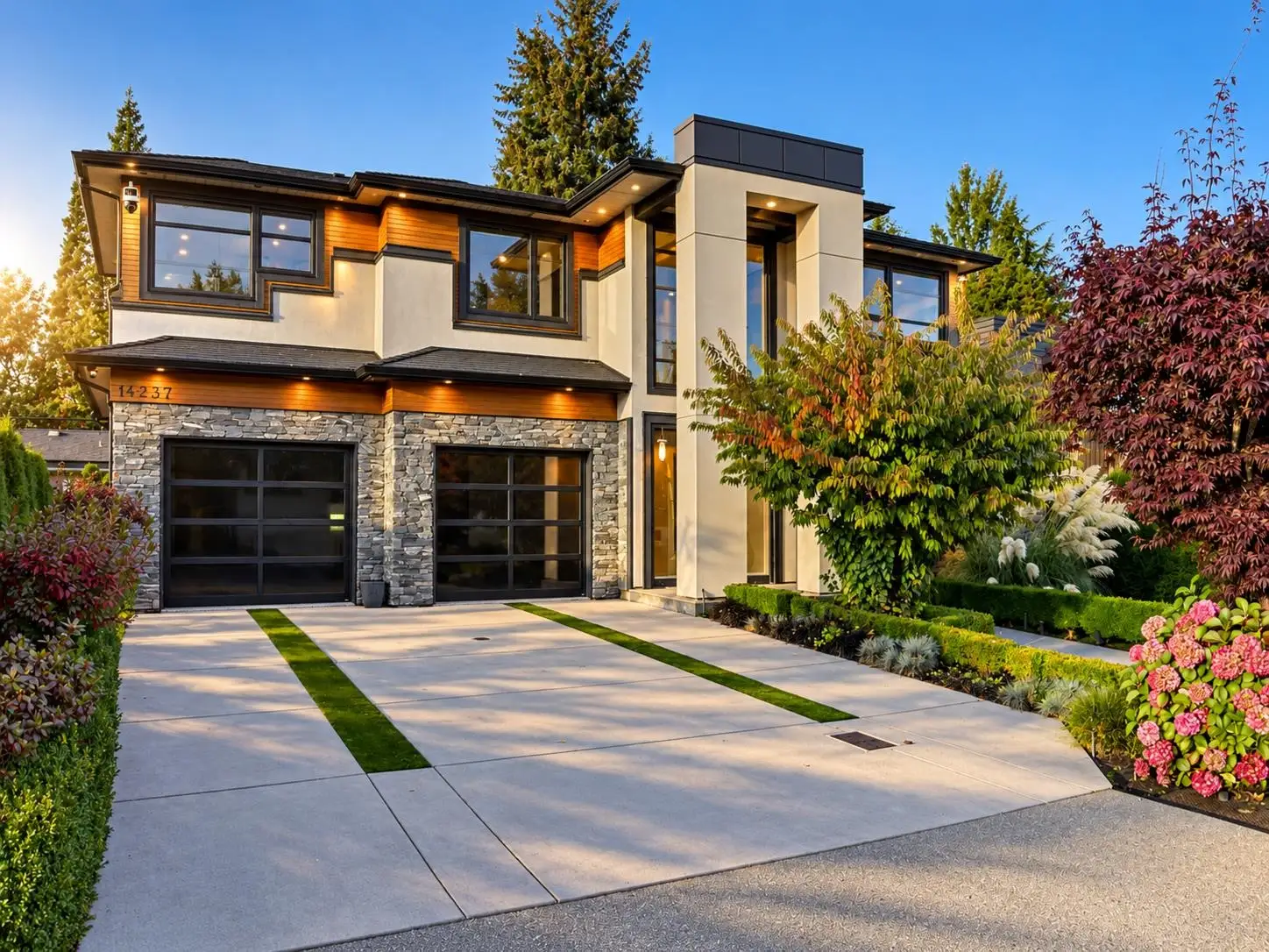 14237 VINE AVENUE, White Rock BC V4B 2S9