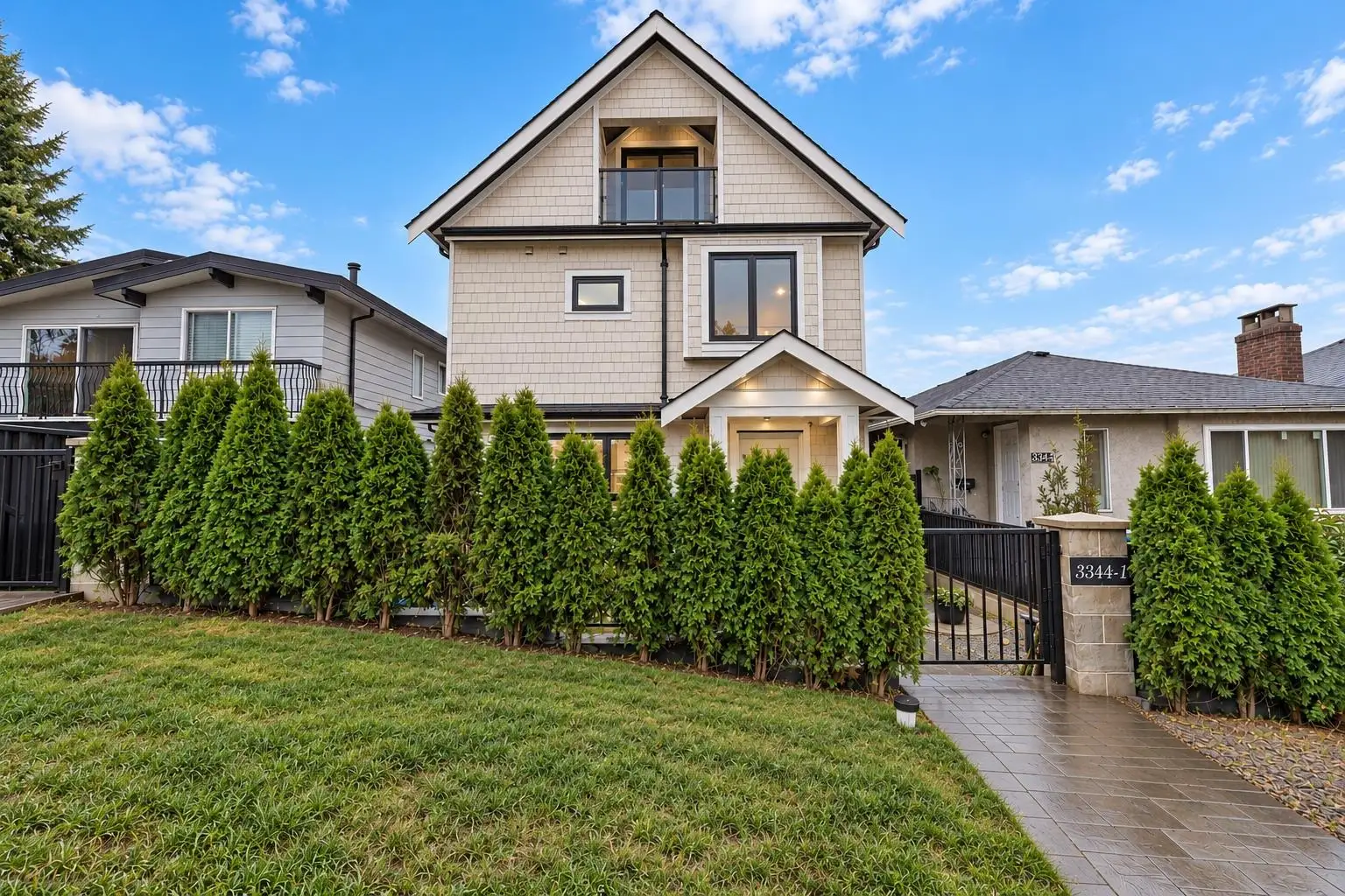 1 3344 ADANAC STREET, Vancouver BC V5K 2P3