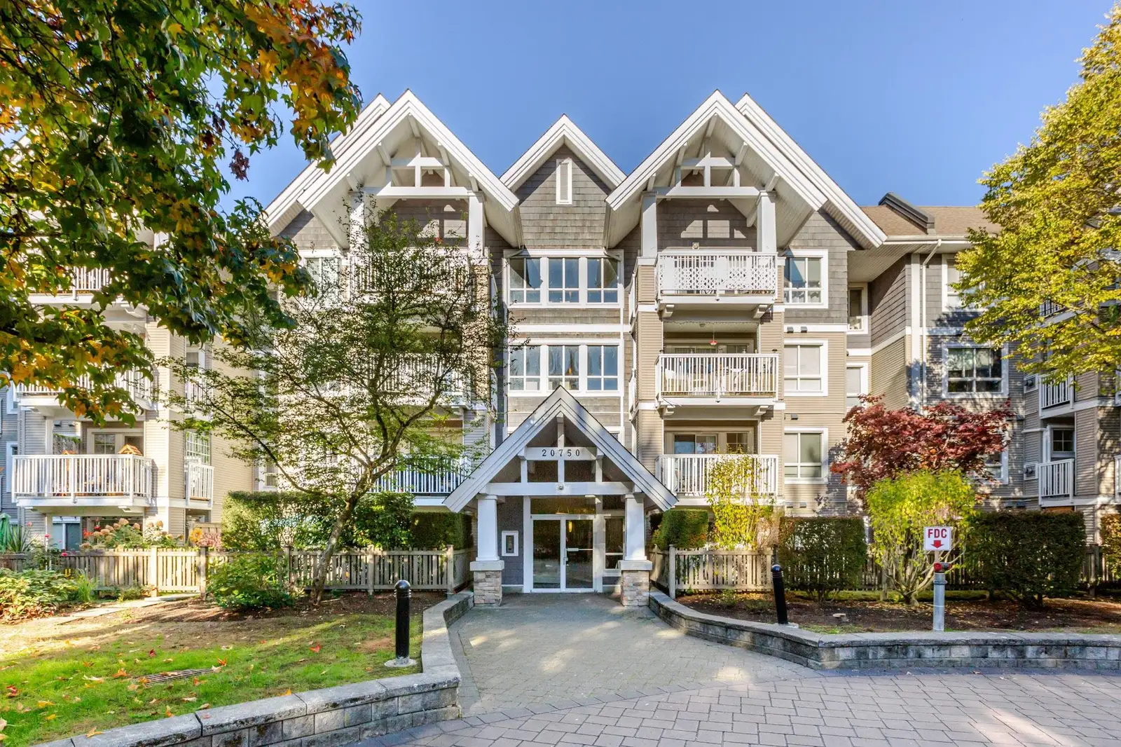 201 20750 DUNCAN WAY, Langley BC V3A 9J6