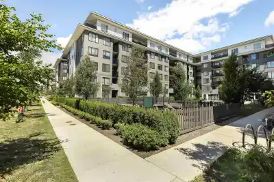 215 15825 85 AVENUE, Surrey BC V4N 6W9