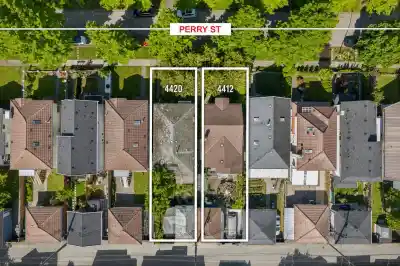 4420 PERRY STREET, Vancouver BC V5N 3X5