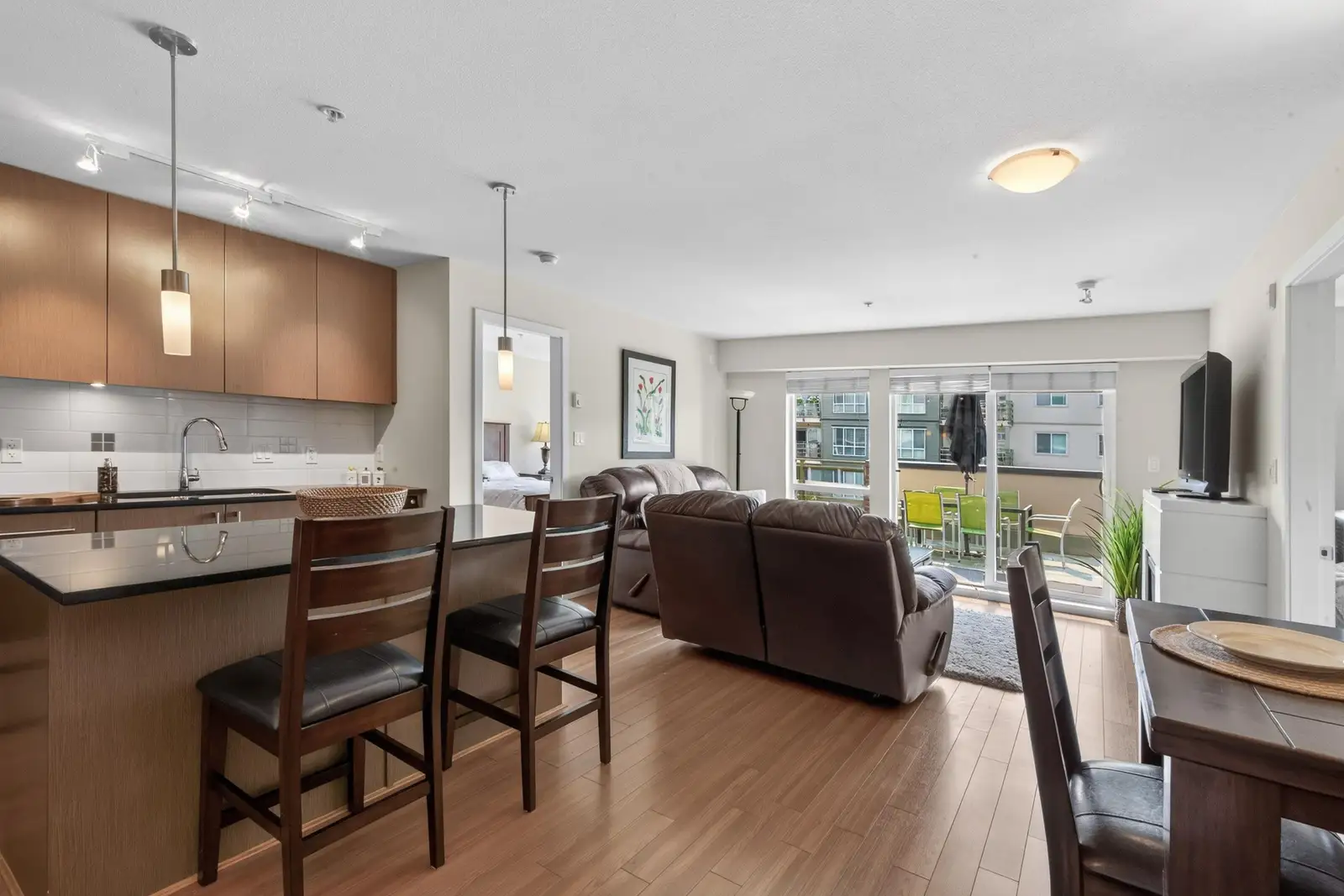 221 15745 CROYDON DRIVE, Surrey BC V3Z 2L5