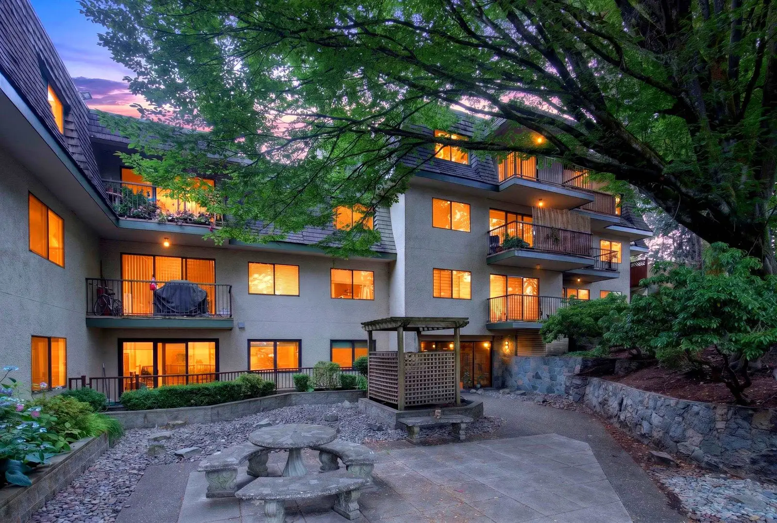 305 466 E EIGHTH AVENUE, New Westminster BC V3L 4L2