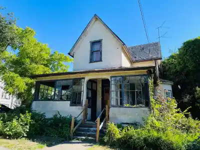 239 FOURTH STREET, New Westminster BC V3L 2T9