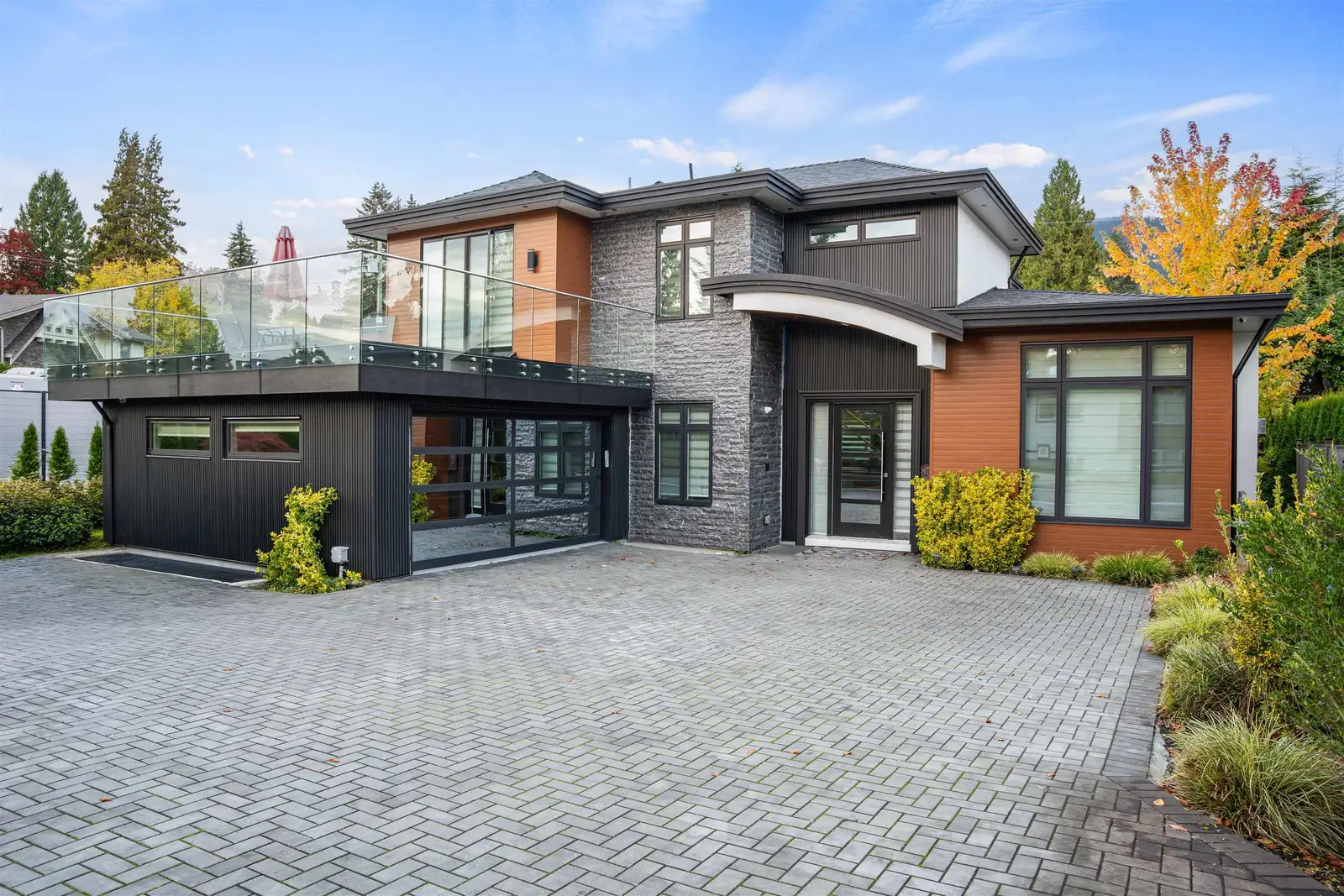 3560 HIGHLAND BOULEVARD, North Vancouver BC V7R 2Y6