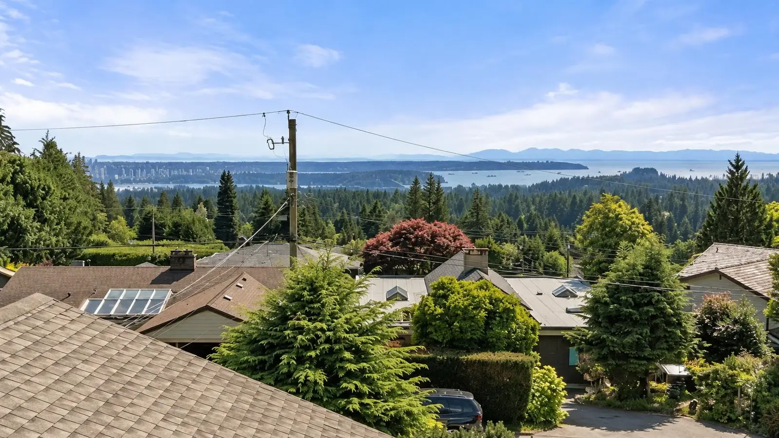 674 BLUERIDGE AVENUE, North Vancouver BC V7R 2J3
