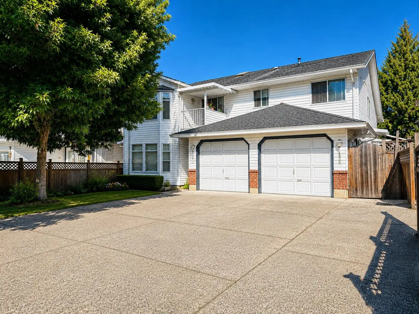 6722 124 STREET, Surrey BC V3W 0Z7