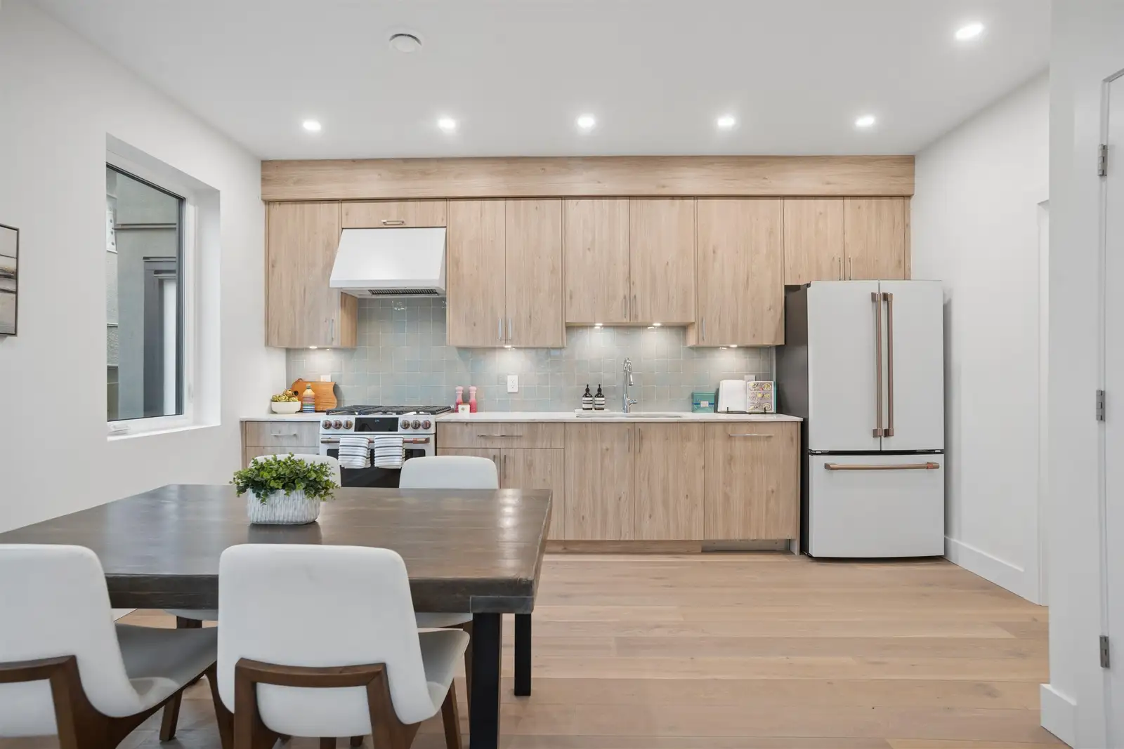 2 2339 PARKER STREET, Vancouver BC V5L 2M2