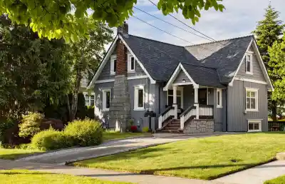 725 FIFTH STREET, New Westminster BC V3L 2Y2